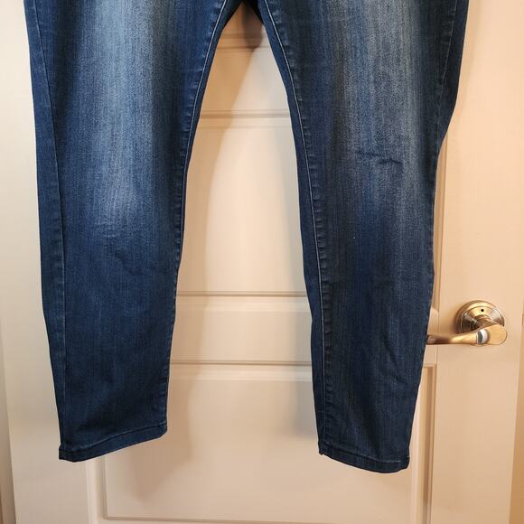 Celebrity Gold Jeans Womens 22W Stretchy Very Comfortable Skinny Stonewashed - Picture 6 of 10